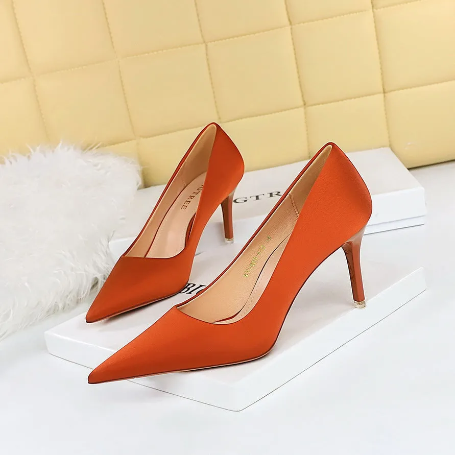 2025 1983-1 Korean version of fashionable and simple high heels, stiletto high heels, shallow mouth pointed nightclub sexy and thin satin single shoes