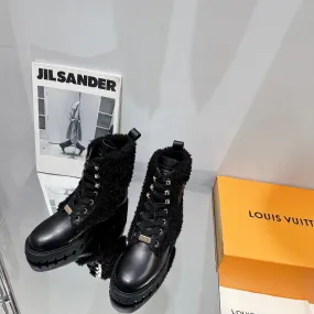 High Quality  LUV BOOTS 009
