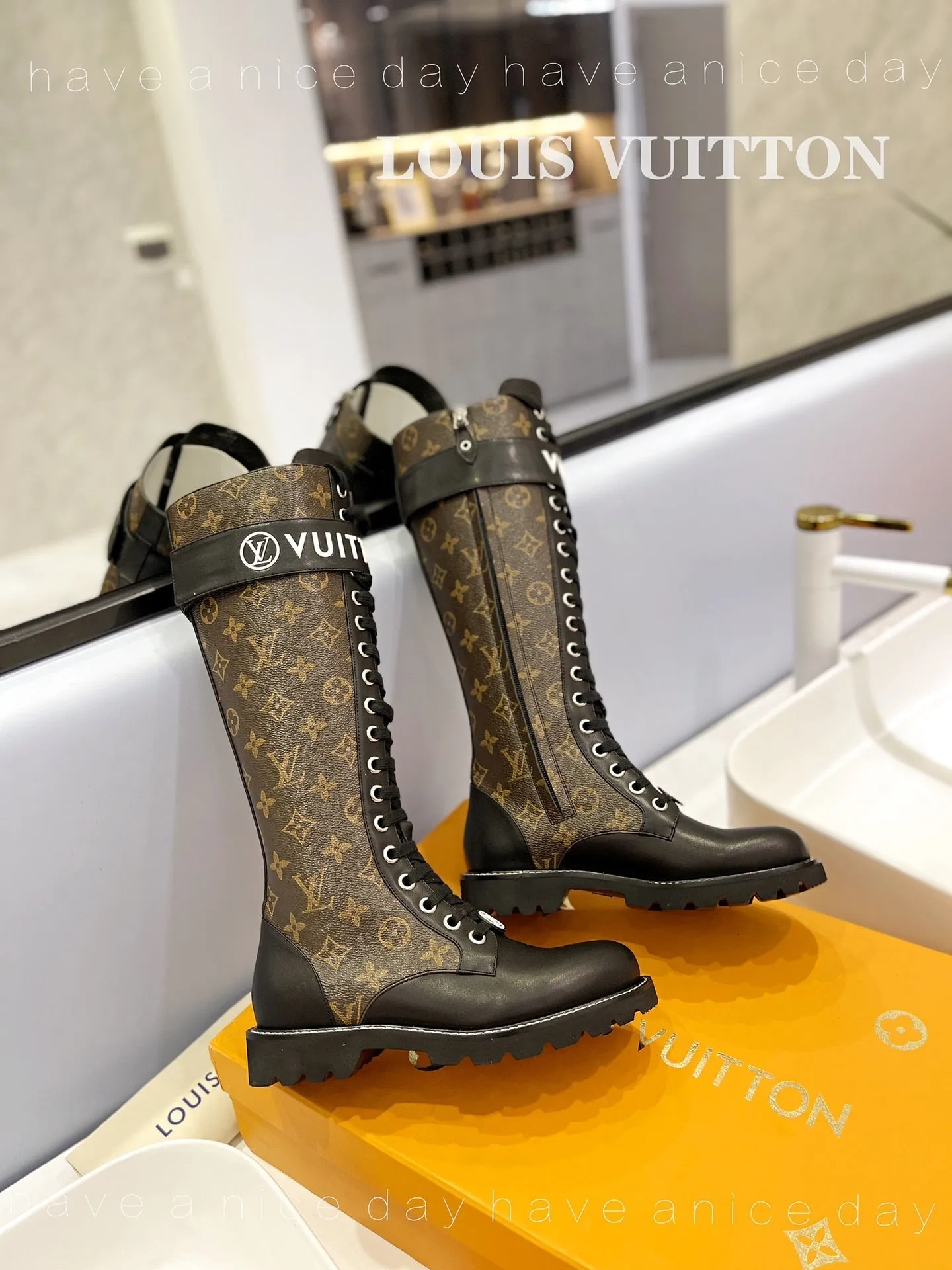 High Quality  LUV BOOTS 032