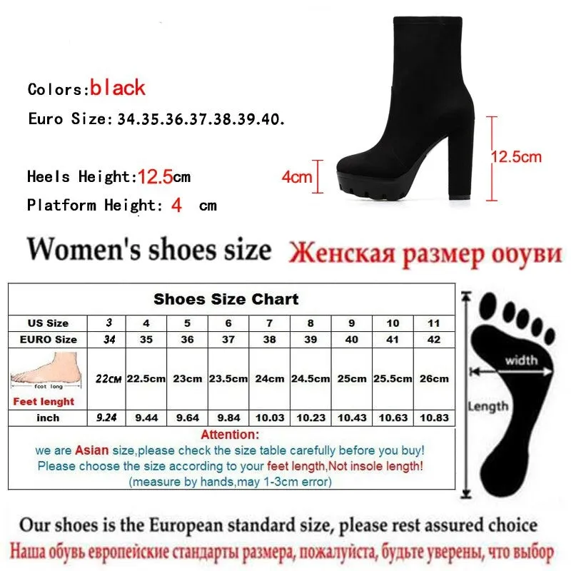 Hohe schwarze Ankle Boots im Grunge Stil