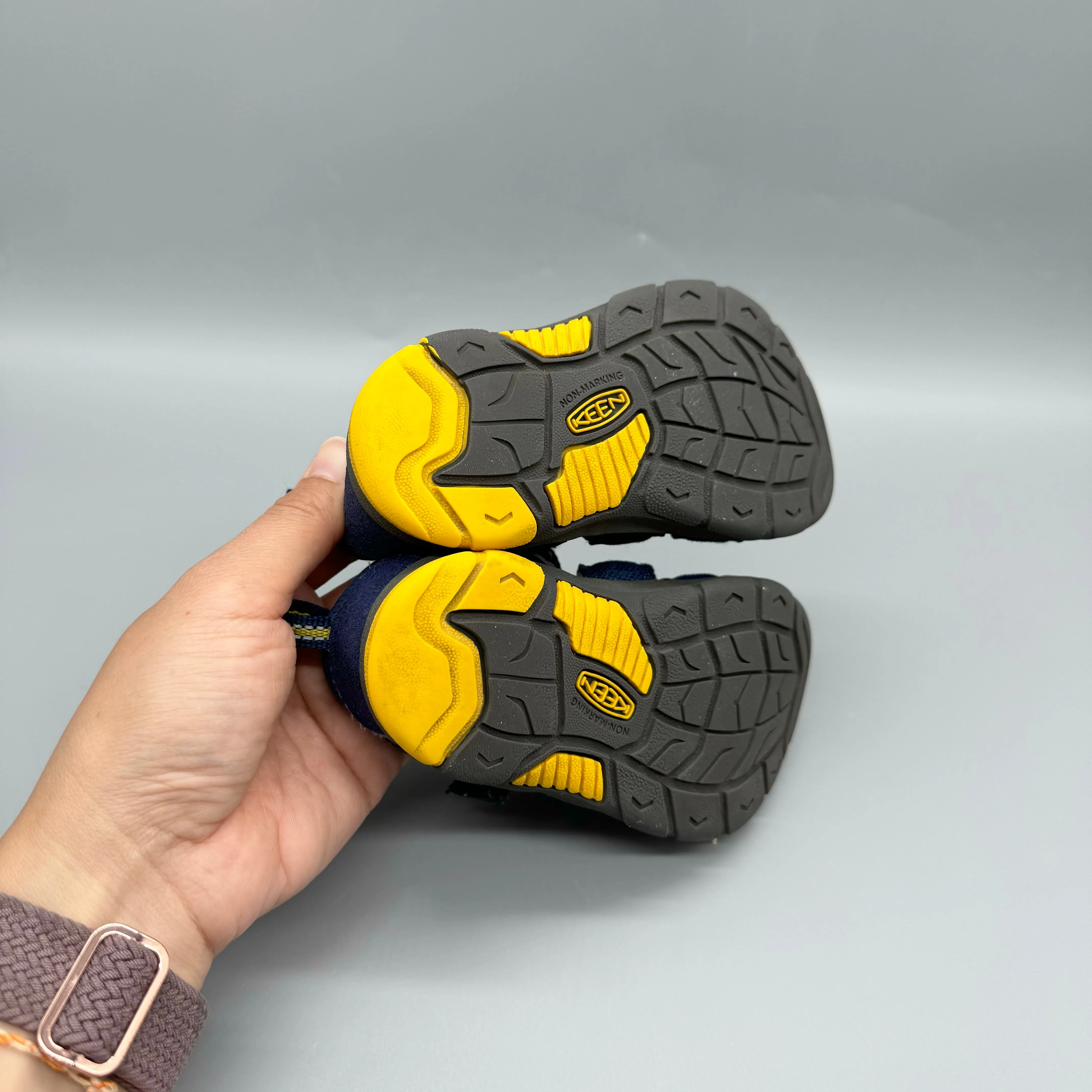 Keen / Sandals / US7