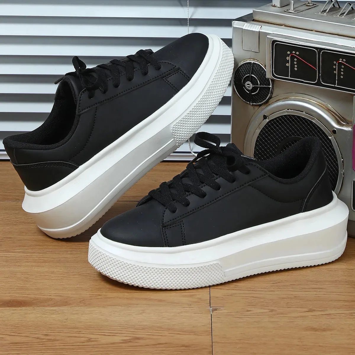 Leisure Sports Small White Shoes Fashion Pair Thick Soles Wear-resistant Lace-up Comfortable Casual Shoes